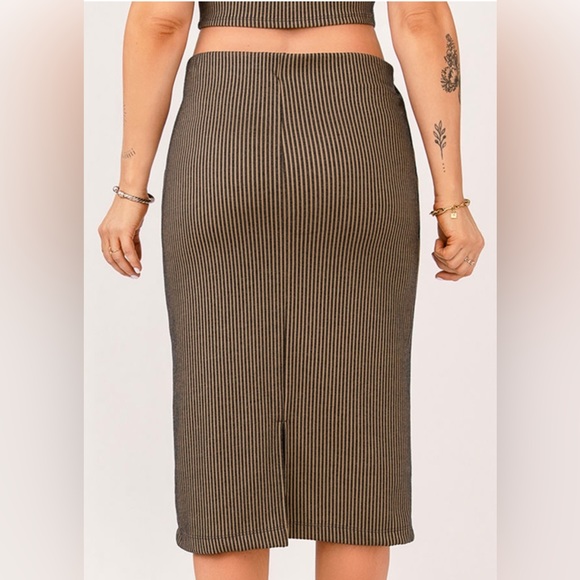 🌸 Striped Bodycon Midi Skirt - Picture 3 of 4